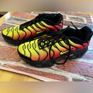 Nike Air Max Plus TN Black Volt Solar